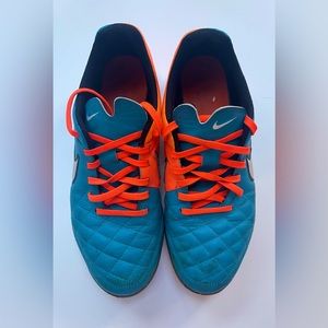 Nike Men’s Tiempo indoor soccer shoe